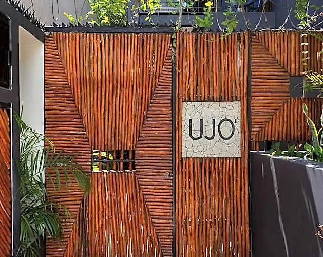Ujo Boutique 4*
