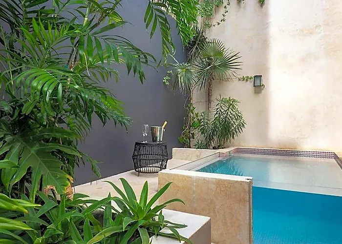 Ujo Boutique 4*